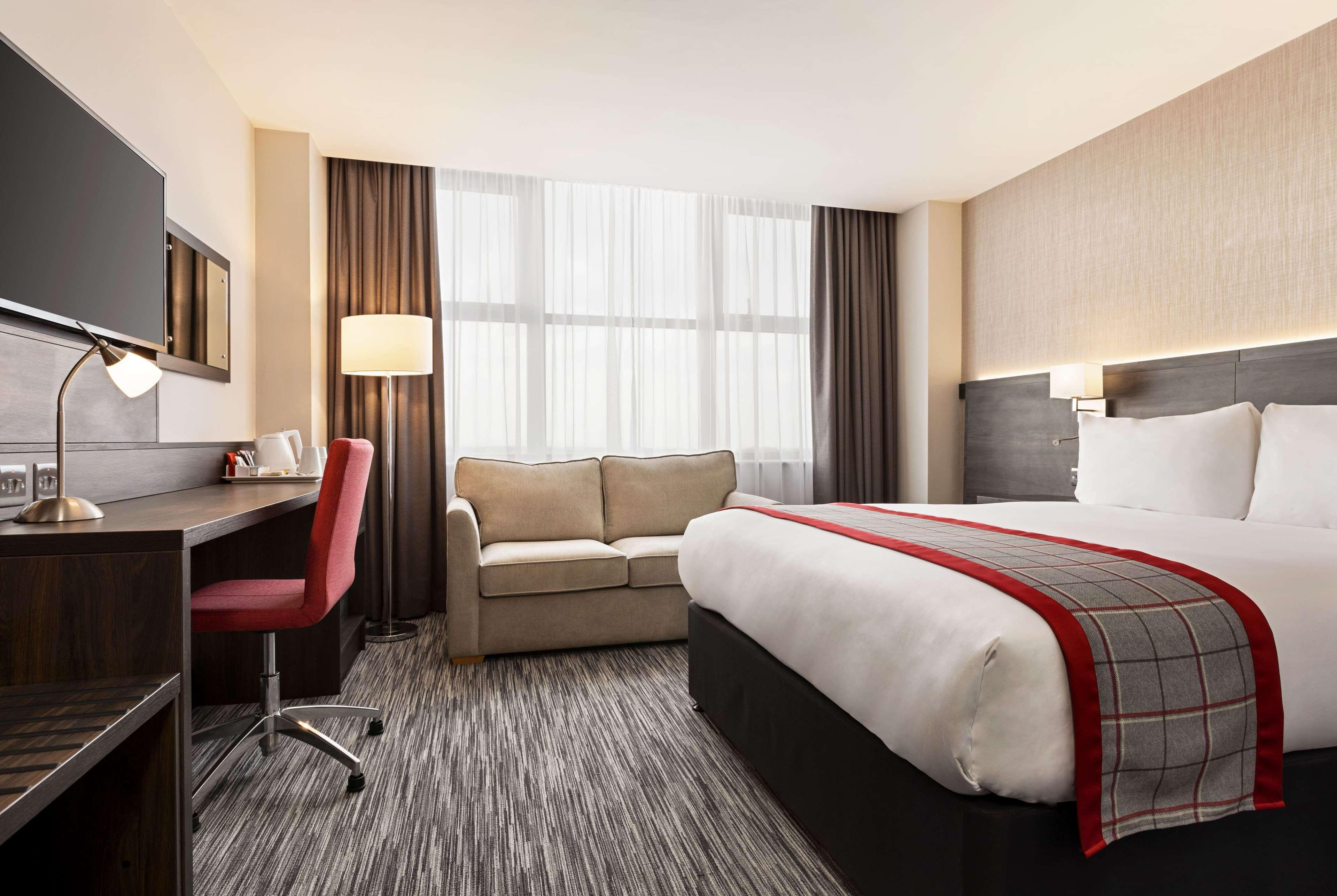 Hotel Ramada By Wyndham Cobham Cobham  Exterior foto