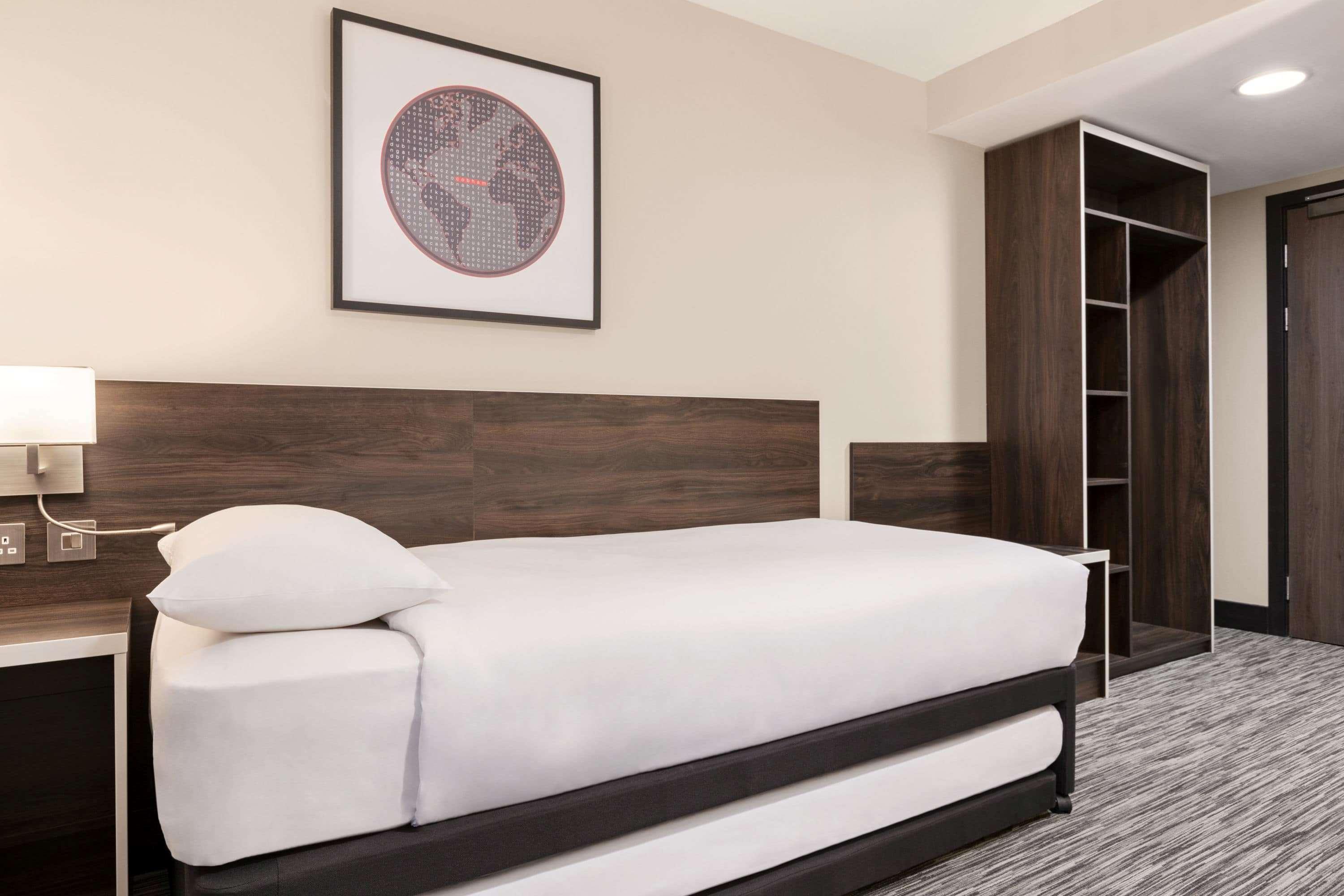 Hotel Ramada By Wyndham Cobham Cobham  Exterior foto