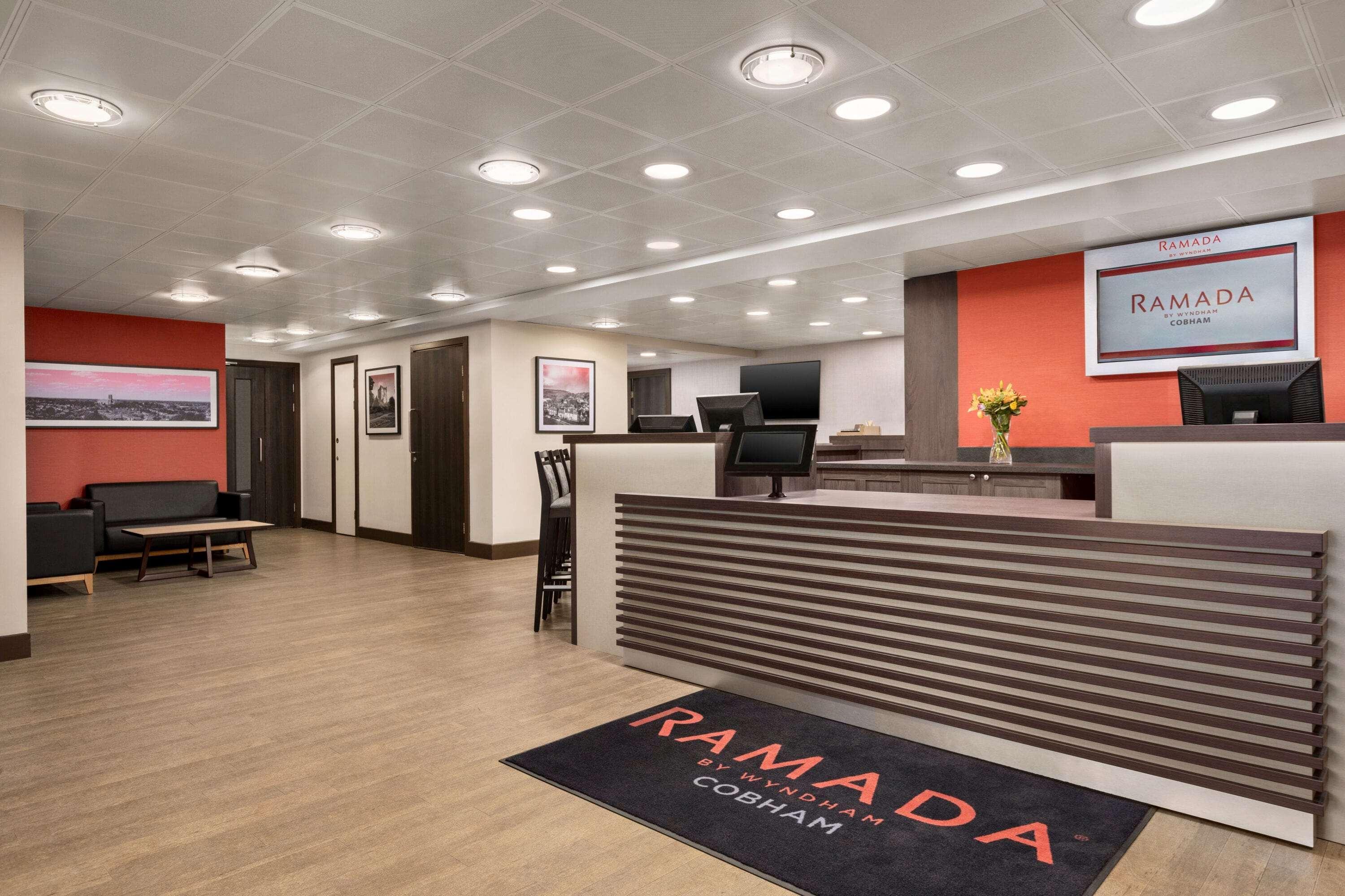 Hotel Ramada By Wyndham Cobham Cobham  Exterior foto