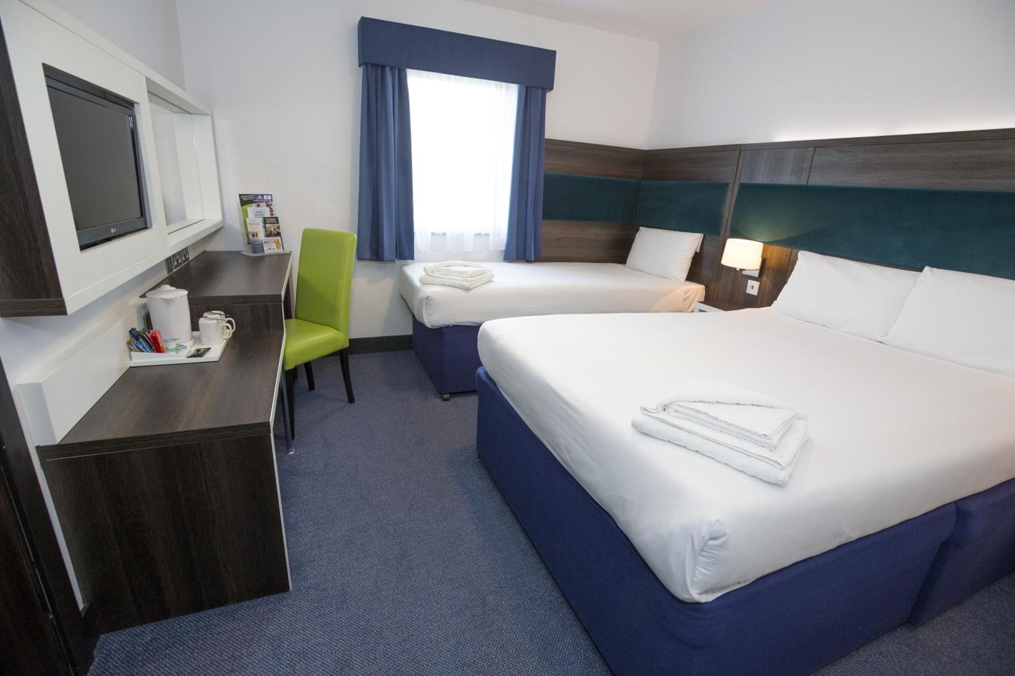Hotel Ramada By Wyndham Cobham Cobham  Zimmer foto