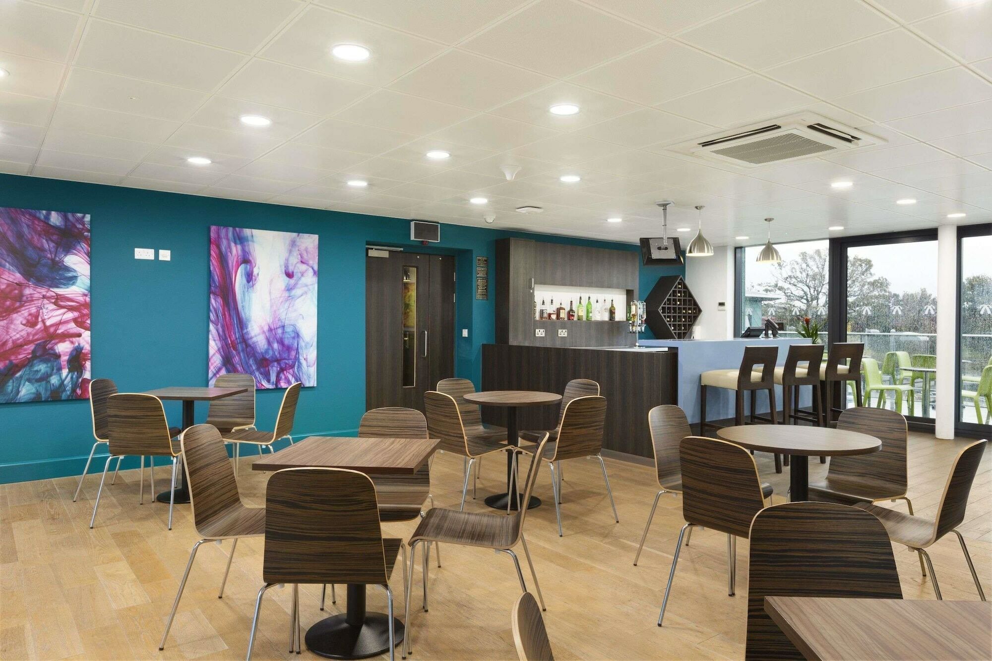 Hotel Ramada By Wyndham Cobham Cobham  Exterior foto